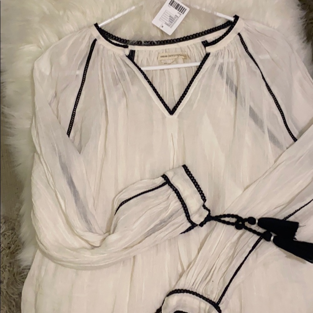 URBAN OUTFITTERS- Cream linen top (S) NWT